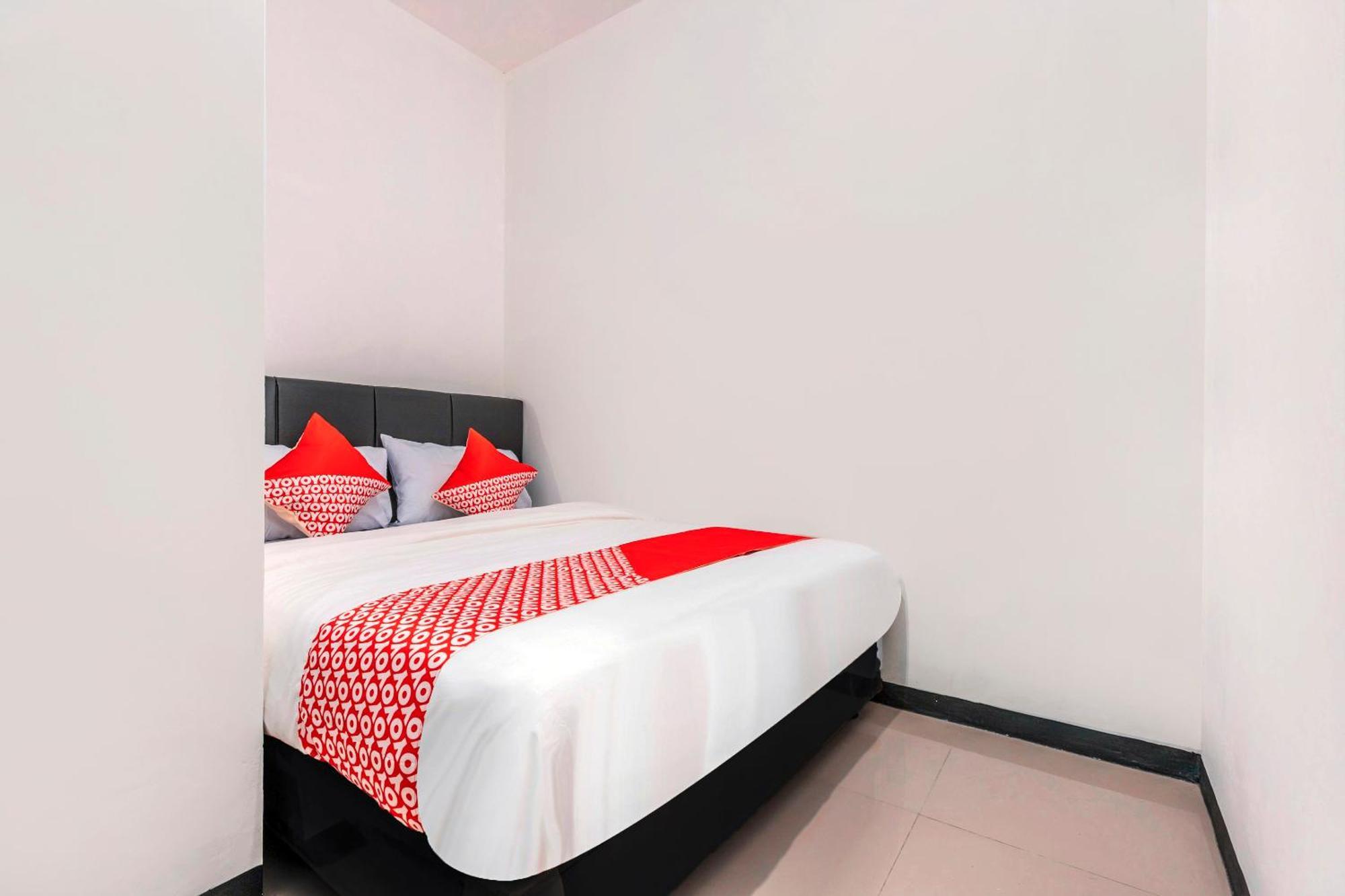Super Oyo 2223 J&B Room Utan Kayu Jakarta Bagian luar foto