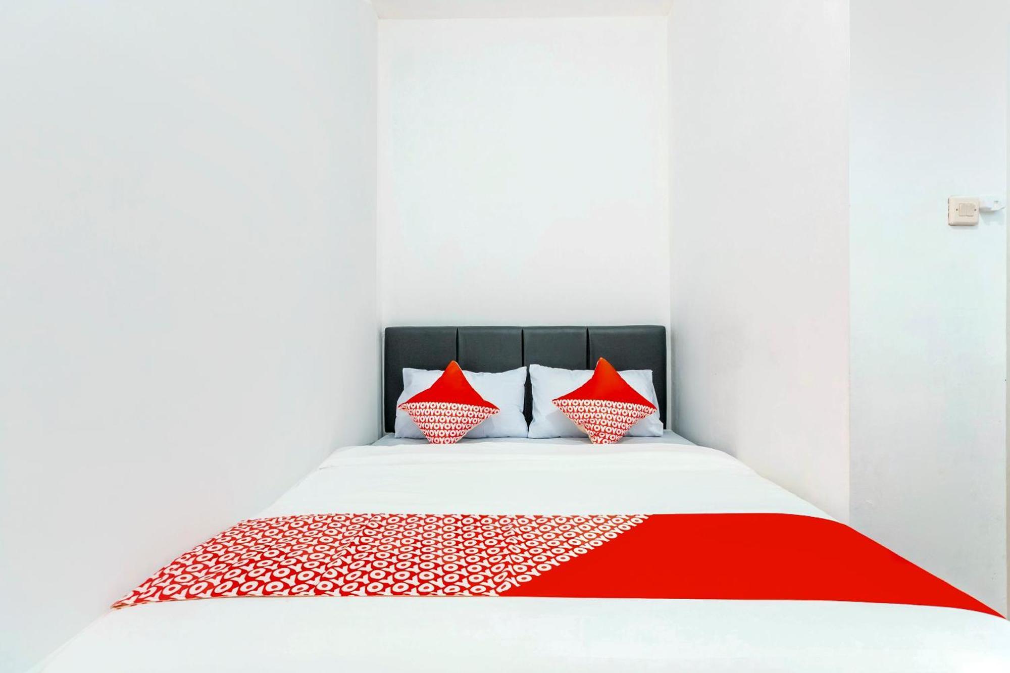 Super Oyo 2223 J&B Room Utan Kayu Jakarta Bagian luar foto