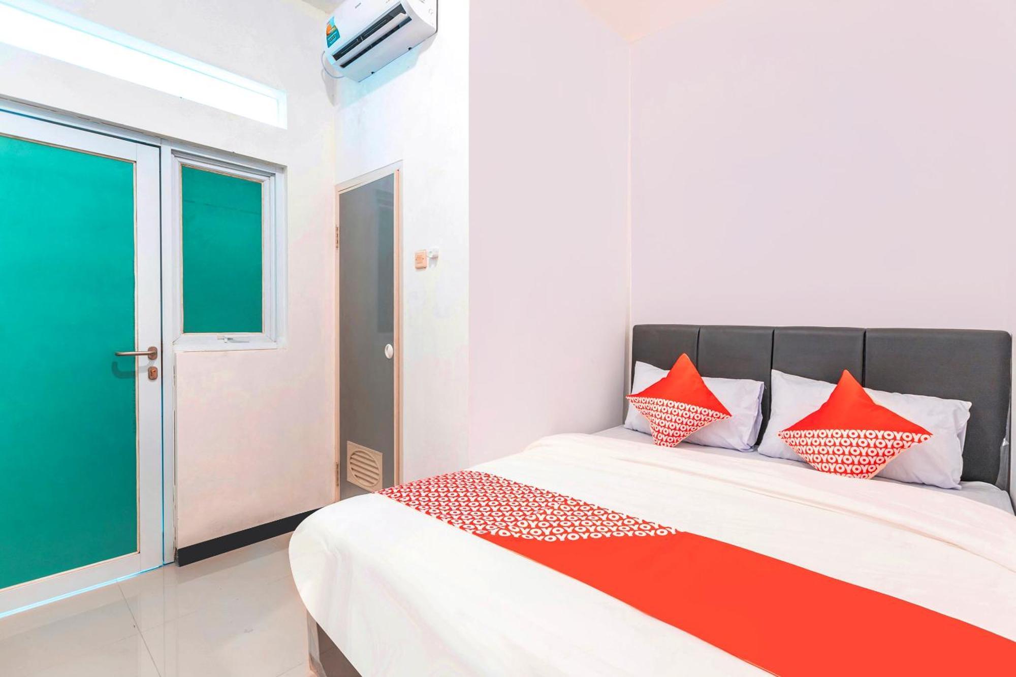Super Oyo 2223 J&B Room Utan Kayu Jakarta Bagian luar foto