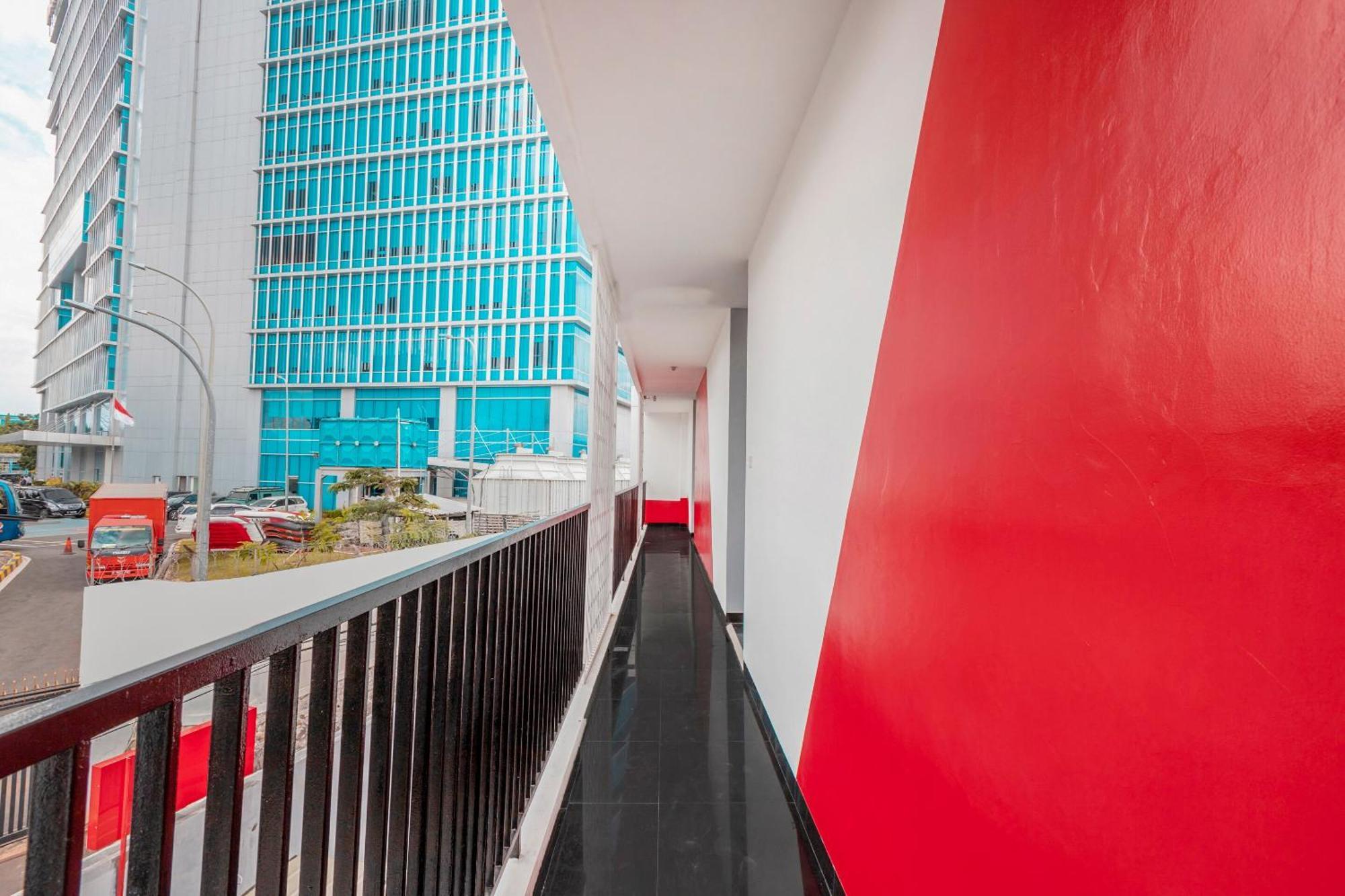Super Oyo 2223 J&B Room Utan Kayu Jakarta Bagian luar foto
